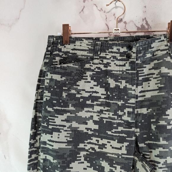 Orvis Pants Womens 12 Large Camo Capri Trout Bum Cotton Digital Woodland Crop - Picture 2 of 9